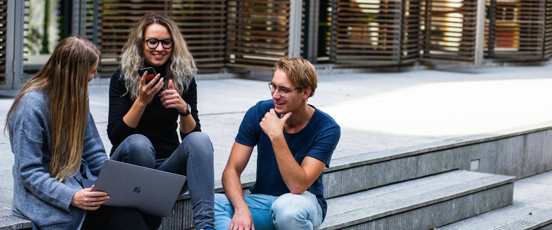 Studierende am Campus