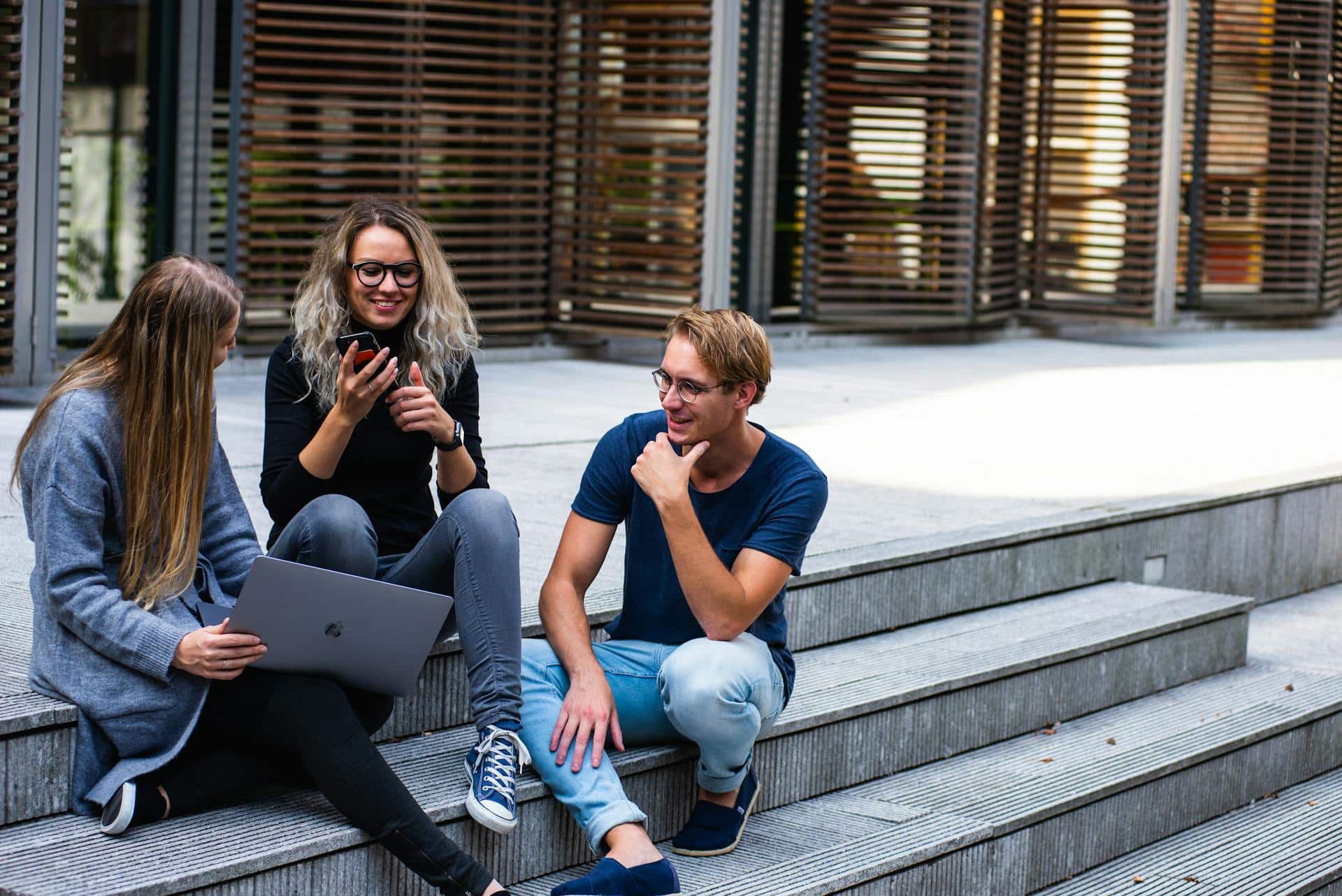 Studierende am Campus